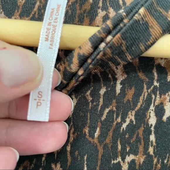 Free People leopard print tie neck top size small scoop neck - Picture 9 of 10